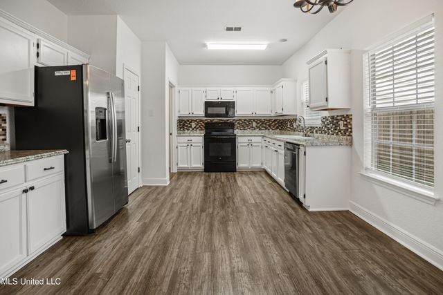 11118 Oakcrest Drive, D'iberville, MS 39540