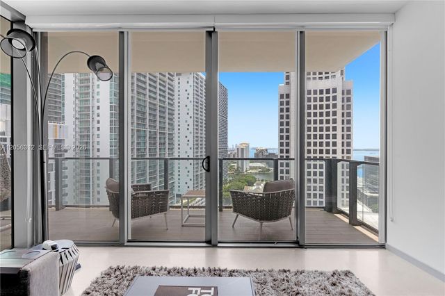 68 SE 6th St 1907, Miami, FL 33131