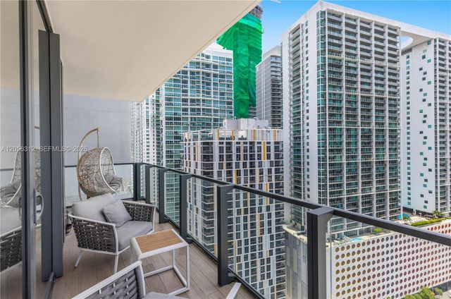 68 SE 6th St 1907, Miami, FL 33131