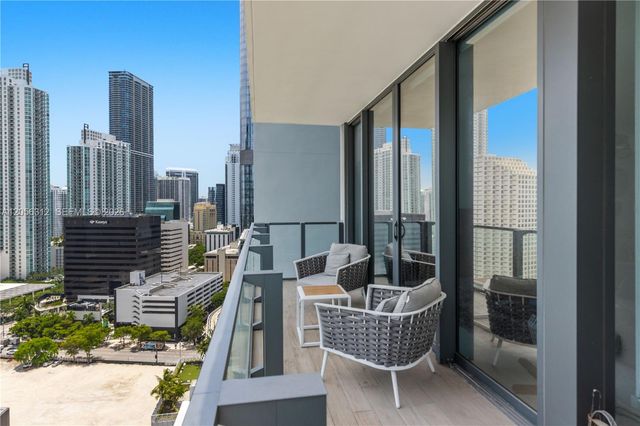 68 SE 6th St 1907, Miami, FL 33131