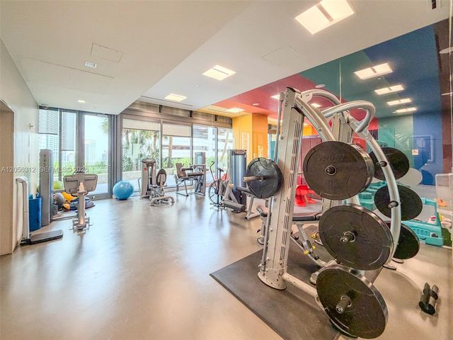 68 SE 6th St 1907, Miami, FL 33131