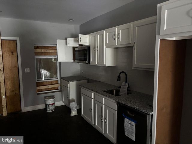 1829 N BOND ST, Baltimore, MD 21213
