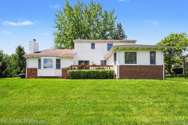 61959 Topsfield Lane, Lyon Charter Township, MI 48178