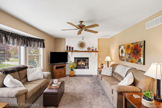 61959 Topsfield Lane, Lyon Charter Township, MI 48178