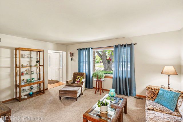 61959 Topsfield Lane, Lyon Charter Township, MI 48178