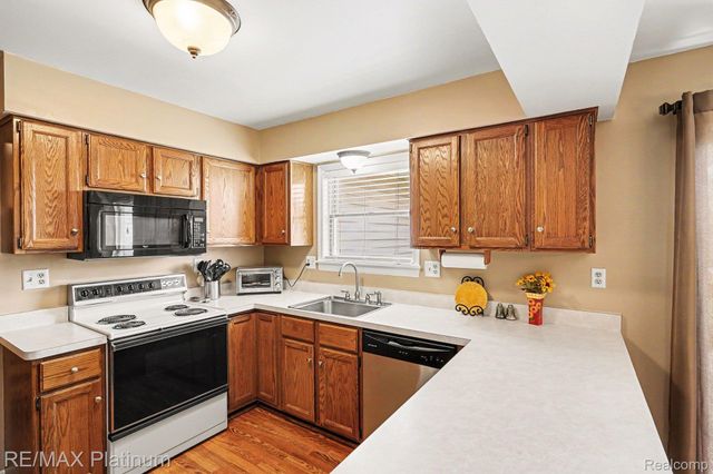 61959 Topsfield Lane, Lyon Charter Township, MI 48178