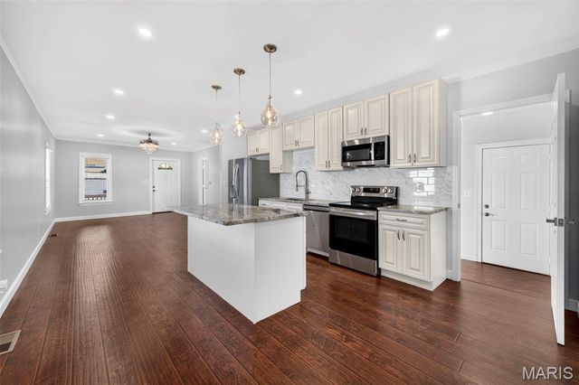 7146 Mardel Avenue, St Louis, MO 63109