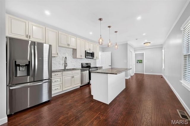 7146 Mardel Avenue, St Louis, MO 63109
