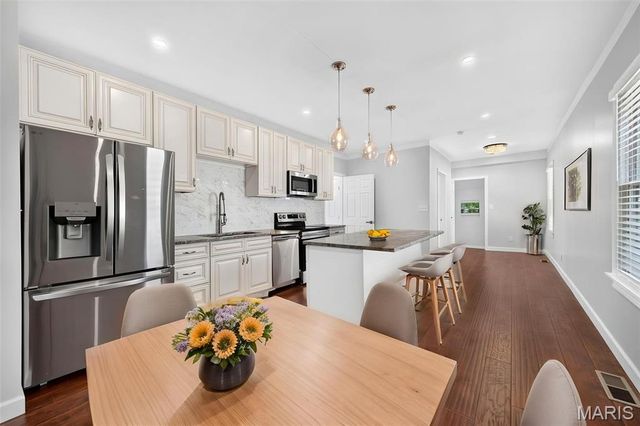 7146 Mardel Avenue, St Louis, MO 63109