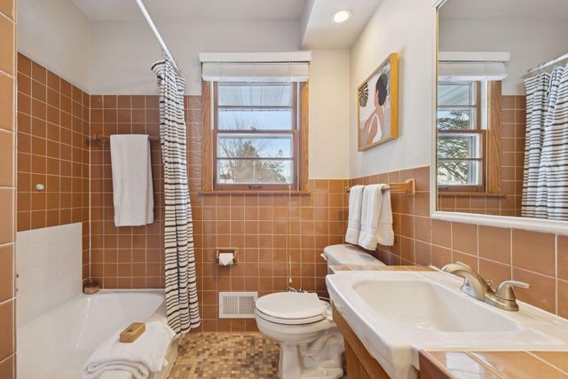 4213 Woodstock Avenue, Golden Valley, MN 55422