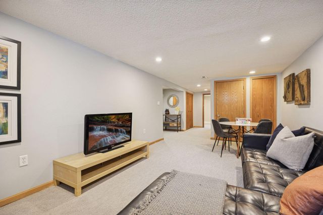 4213 Woodstock Avenue, Golden Valley, MN 55422