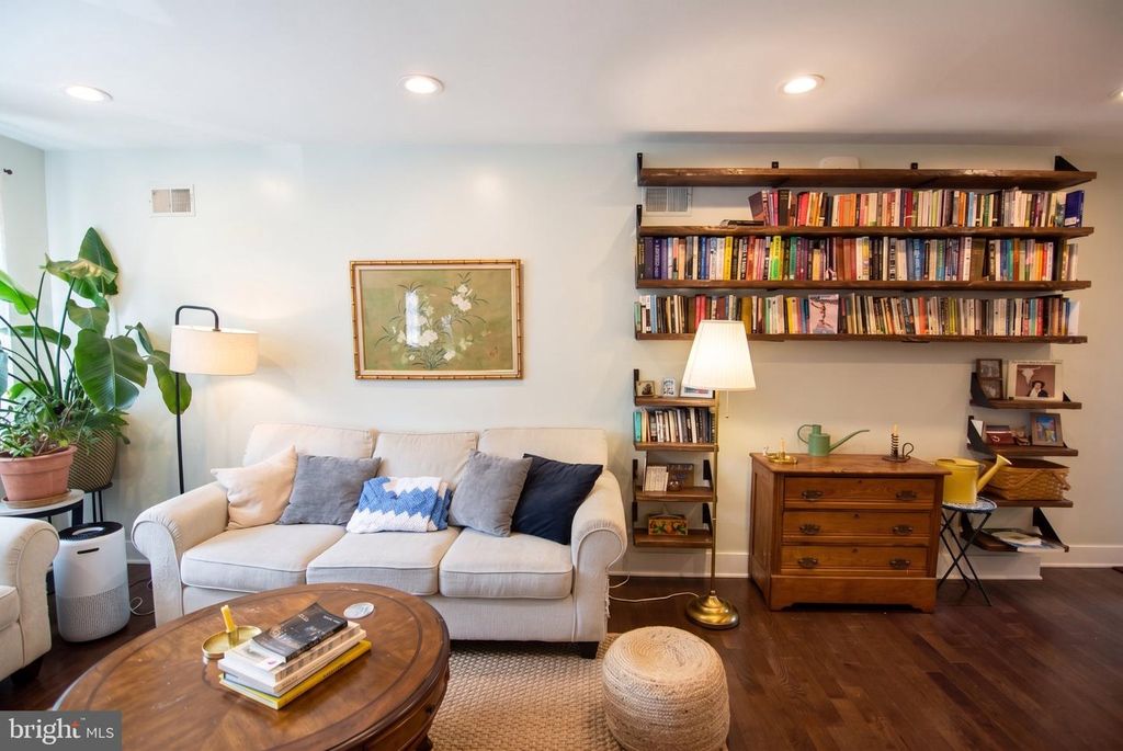 2019 EMILY ST, PHILADELPHIA, PA 19145 — photo 2