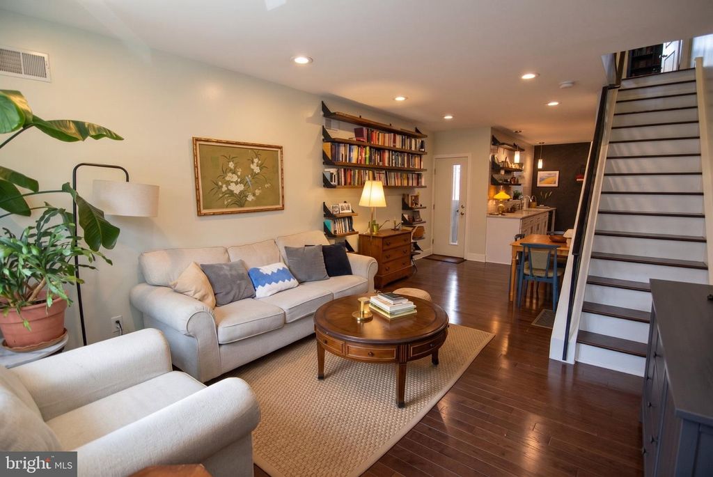 2019 EMILY ST, PHILADELPHIA, PA 19145 — photo 3