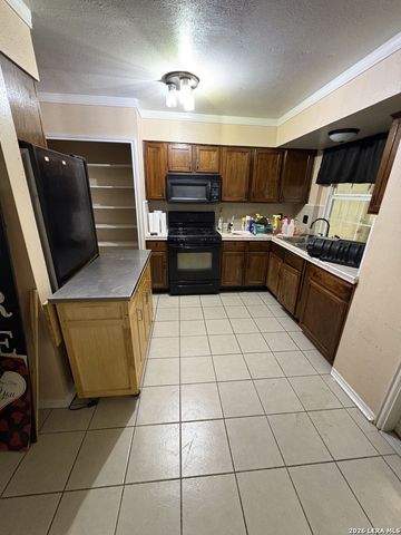7514 Sage Oak St, Live Oak, TX 78233