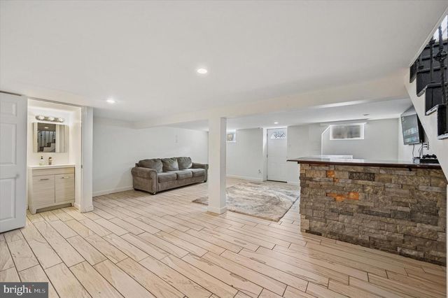 24 UPLAND RD, Havertown, PA 19083