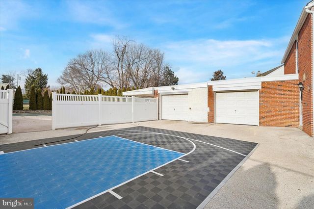 24 UPLAND RD, Havertown, PA 19083