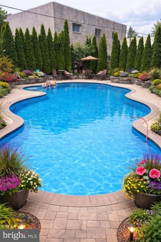 24 UPLAND RD, Havertown, PA 19083