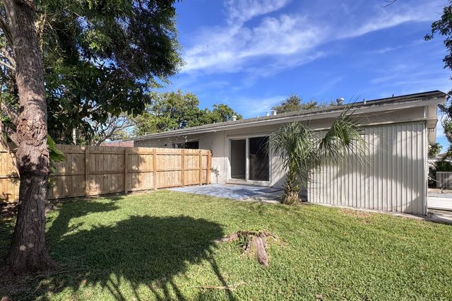 2857 NE 2nd Ave, Boca Raton, FL 33431