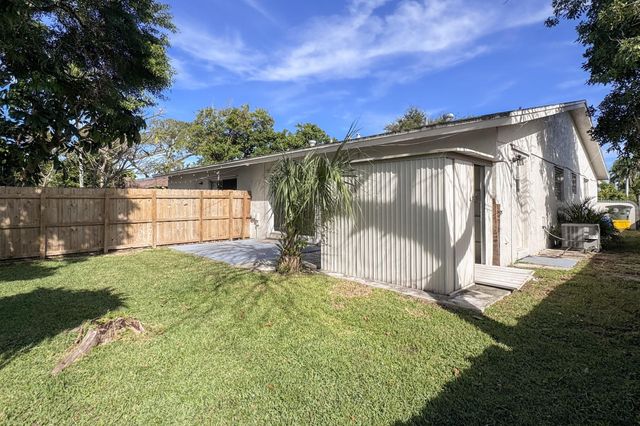 2857 NE 2nd Ave, Boca Raton, FL 33431