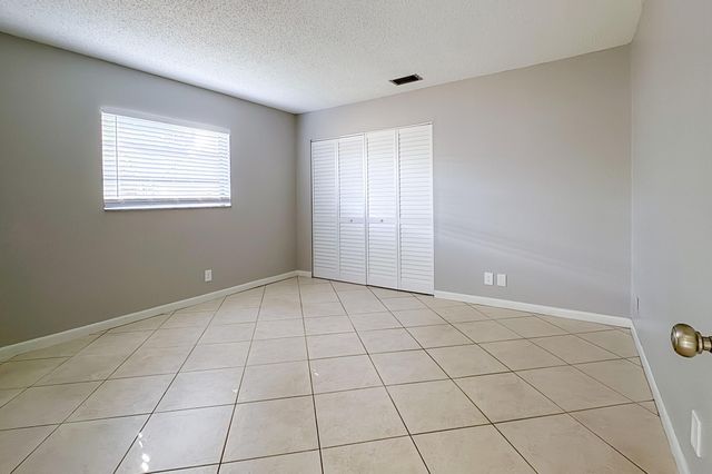 2857 NE 2nd Ave, Boca Raton, FL 33431