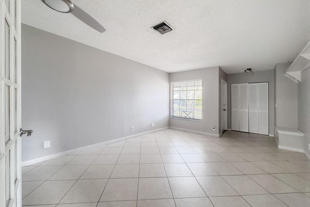 2857 NE 2nd Ave, Boca Raton, FL 33431