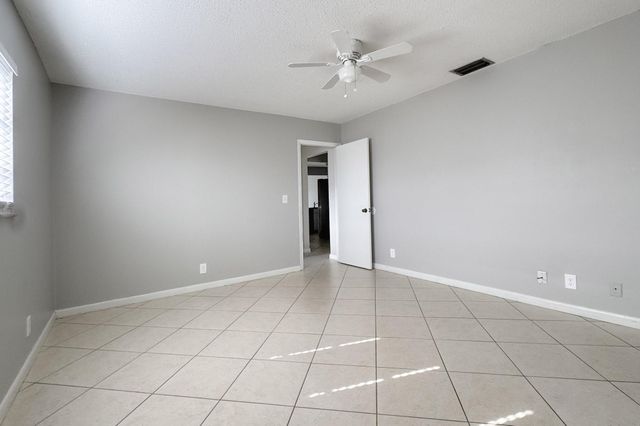 2857 NE 2nd Ave, Boca Raton, FL 33431