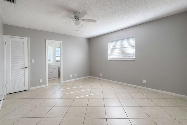 2857 NE 2nd Ave, Boca Raton, FL 33431