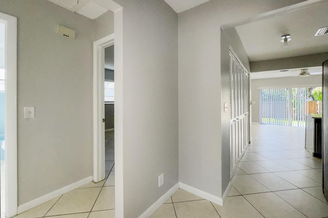 2857 NE 2nd Ave, Boca Raton, FL 33431