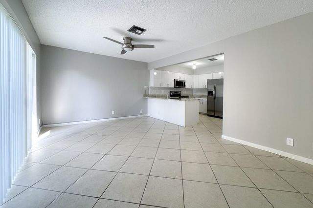 2857 NE 2nd Ave, Boca Raton, FL 33431