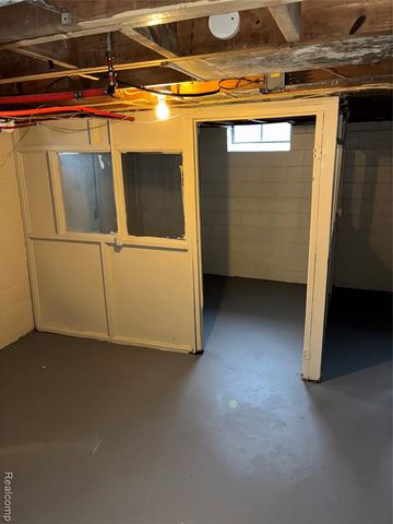 19352 Evergreen Road, Detroit, MI 48219