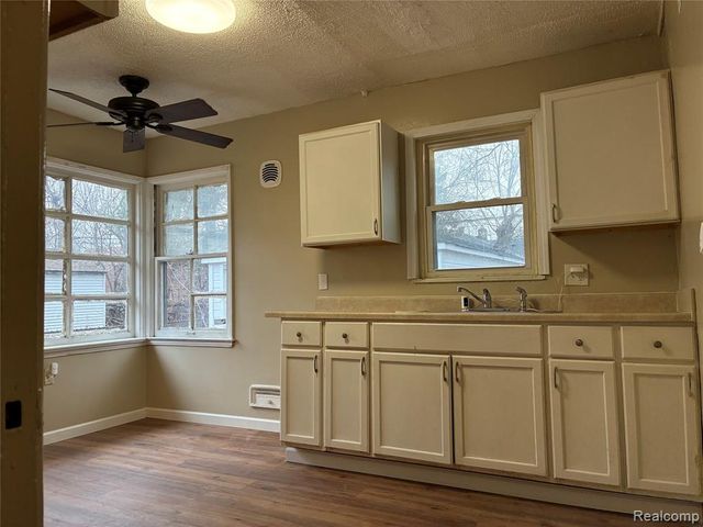 19352 Evergreen Road, Detroit, MI 48219