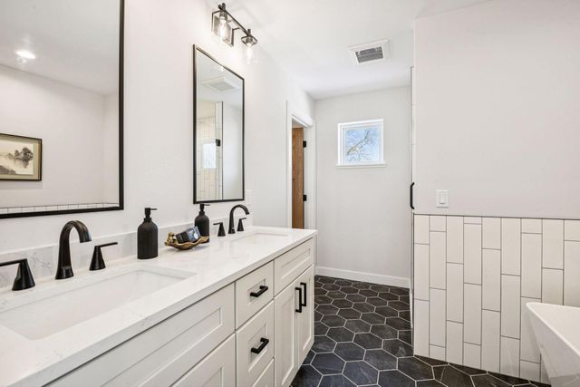 3925 40th Avenue S, Minneapolis, MN 55406