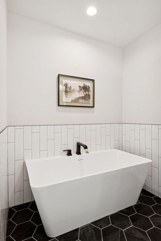 3925 40th Avenue S, Minneapolis, MN 55406