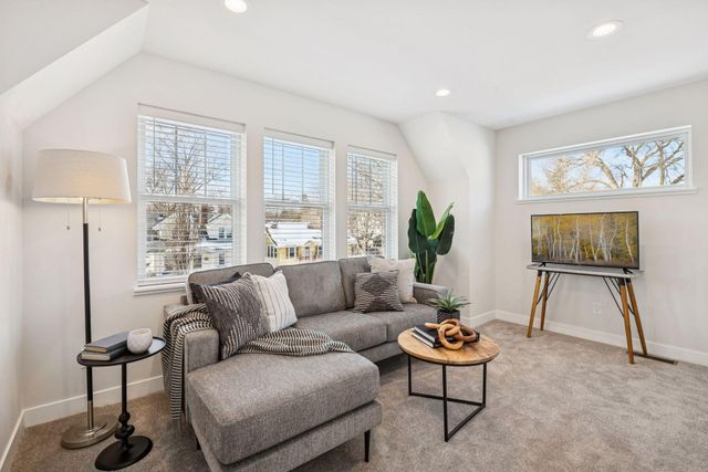 3925 40th Avenue S, Minneapolis, MN 55406