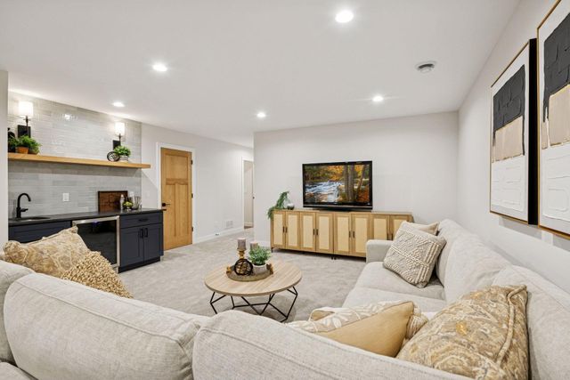 3925 40th Avenue S, Minneapolis, MN 55406