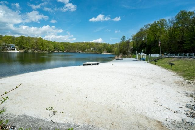 6 Longview Ln, Vernon Twp., NJ 07461