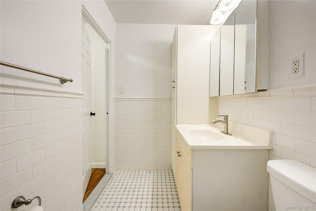 10-10 166th Street 5D, Whitestone, NY 11357