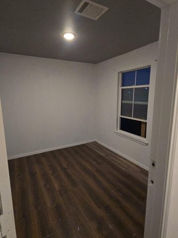 130 Gato RD, Cedar Creek, TX 78612