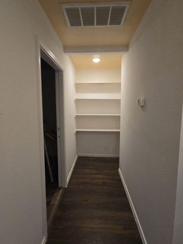 130 Gato RD, Cedar Creek, TX 78612