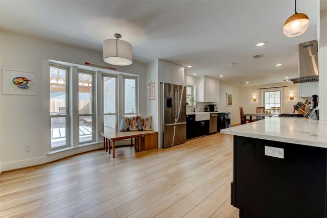 2406 Blue Water Lane, Houston, TX 77018