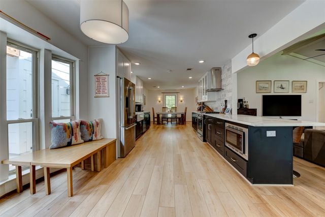 2406 Blue Water Lane, Houston, TX 77018