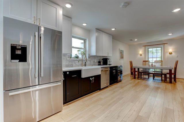 2406 Blue Water Lane, Houston, TX 77018