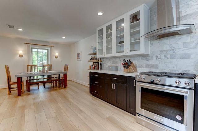 2406 Blue Water Lane, Houston, TX 77018