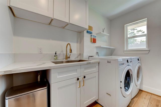 2406 Blue Water Lane, Houston, TX 77018