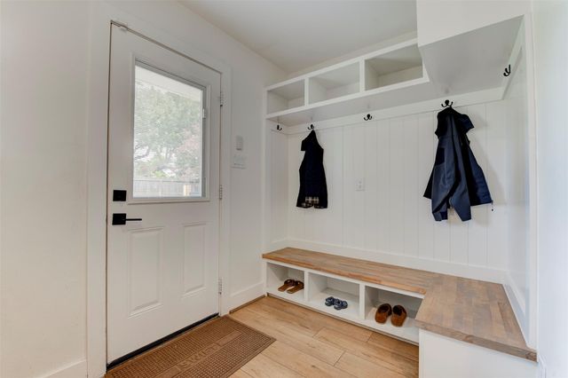 2406 Blue Water Lane, Houston, TX 77018