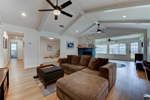 2406 Blue Water Lane, Houston, TX 77018