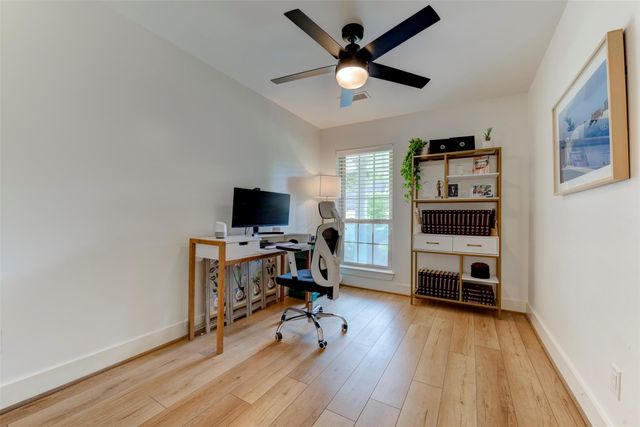 2406 Blue Water Lane, Houston, TX 77018