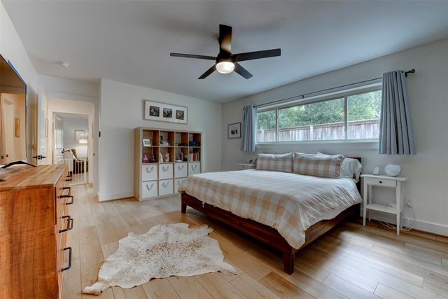 2406 Blue Water Lane, Houston, TX 77018