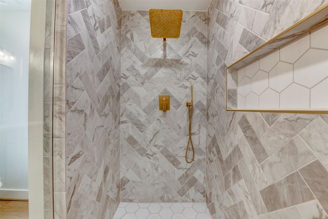 2406 Blue Water Lane, Houston, TX 77018