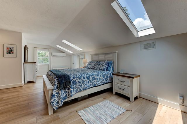 2406 Blue Water Lane, Houston, TX 77018